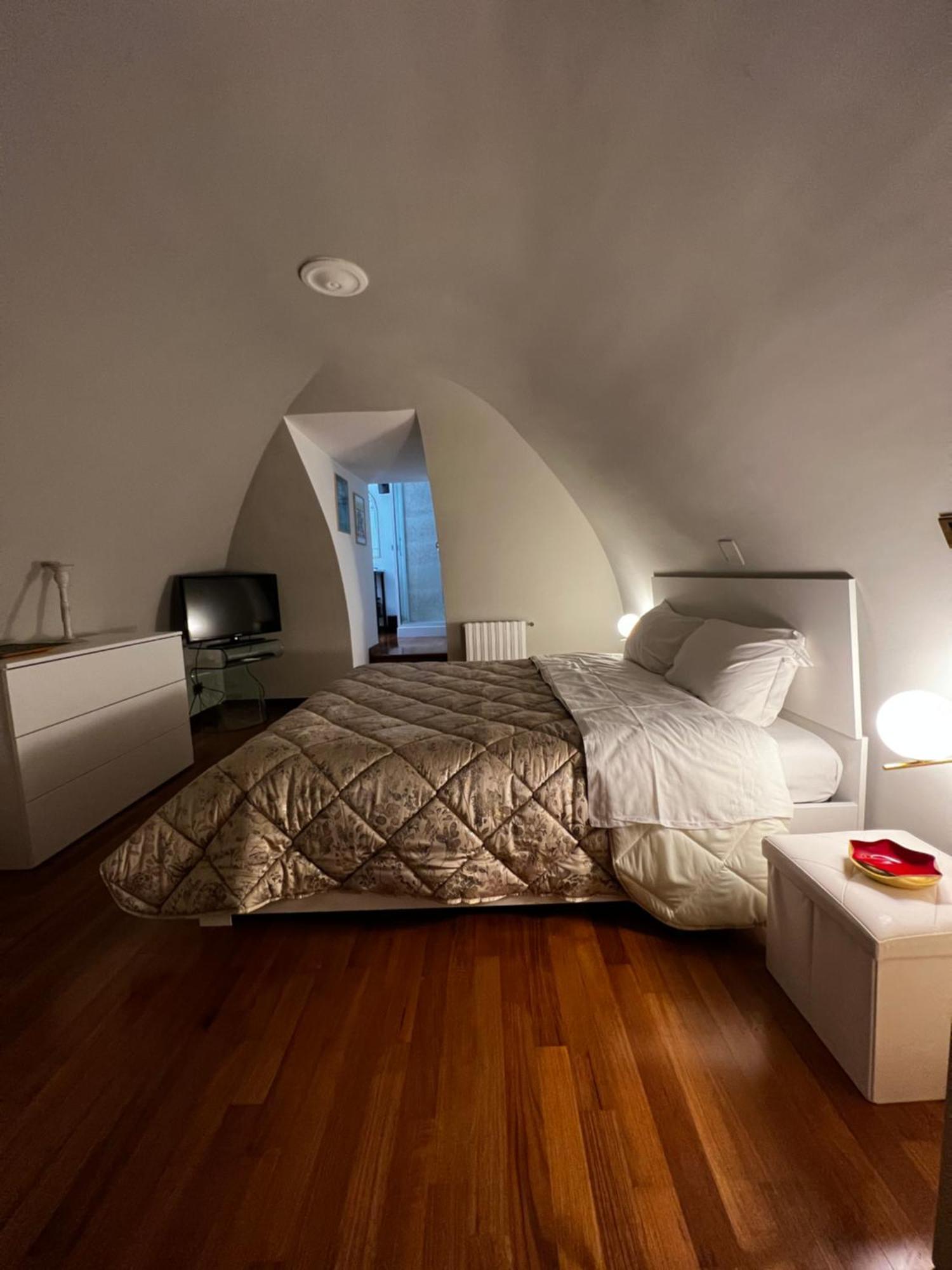 Calefati Gallery Luxury Apartment